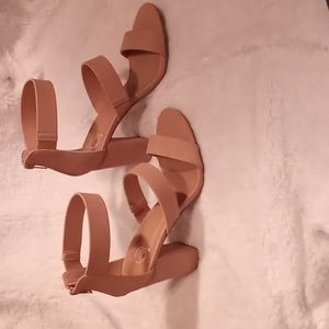 Derek Heart tan heels 7.5
